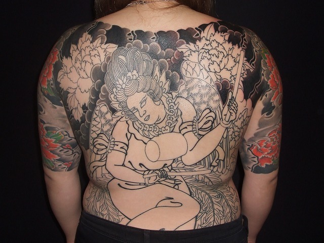 他の彫師の続きの刺青タトゥー、女性の背中 / 刺青タトゥー彫り師『二代目江戸光』