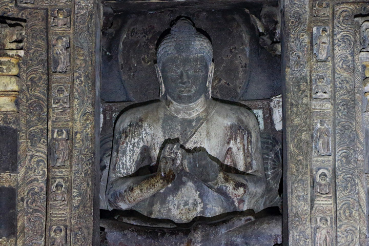 171001_Cave17_Buddha-Statue_2.jpg