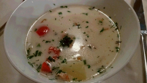 ウハー（白身魚と野菜のスープ）