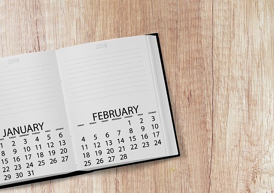 1月、2月のカレンダーが載った手帳
