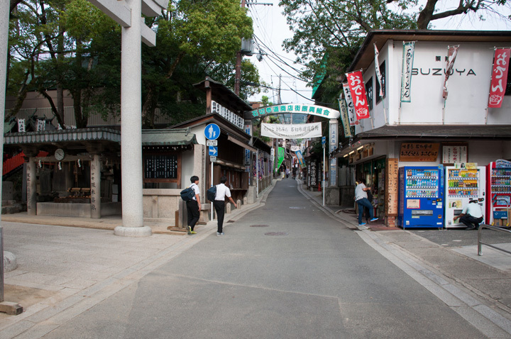 石切神社参道 (2)