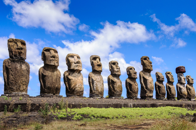 モアイ像で有名な イースター島 の正式名称は 人名 社名 地名 国旗