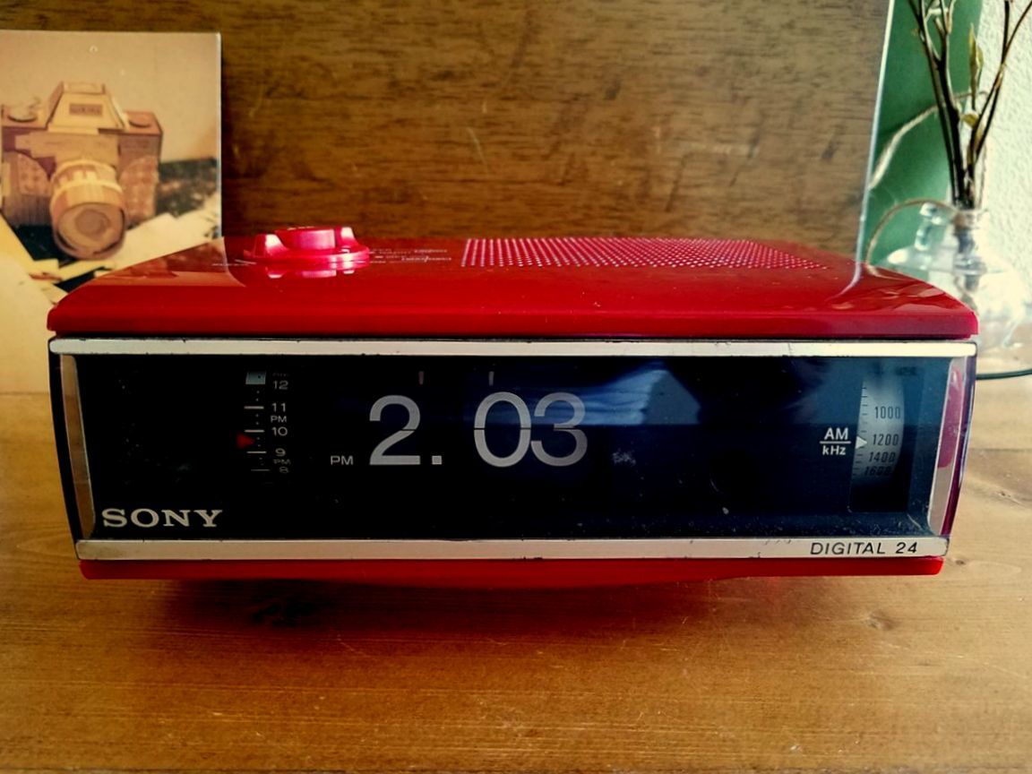レトロなラジオ付きパタパタ時計 SONY TR-C140 - [Sold Out]過去の販売商品
